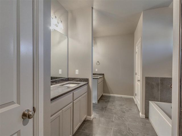 8681 Oak Tree Circle, Edmond, OK 73025