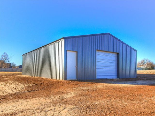 8681 Oak Tree Circle, Edmond, OK 73025