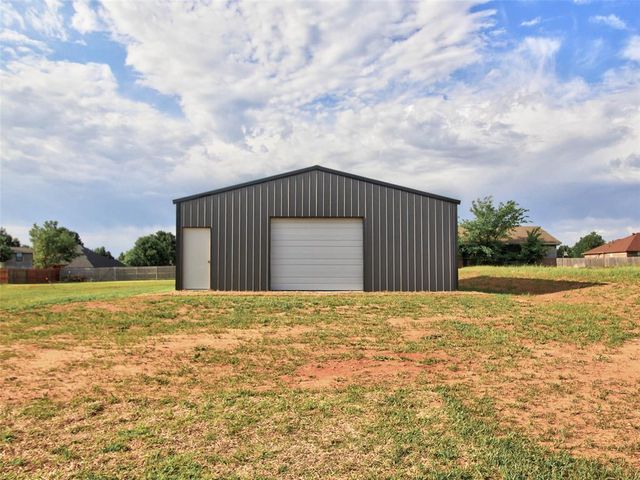 8681 Oak Tree Circle, Edmond, OK 73025
