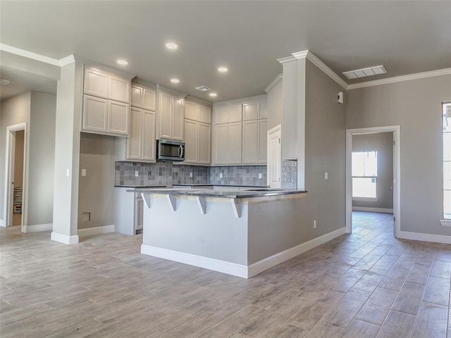 8681 Oak Tree Circle, Edmond, OK 73025