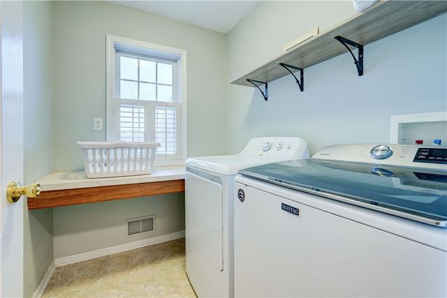 109 Whistlers Cove Lane, Greece, NY 14612