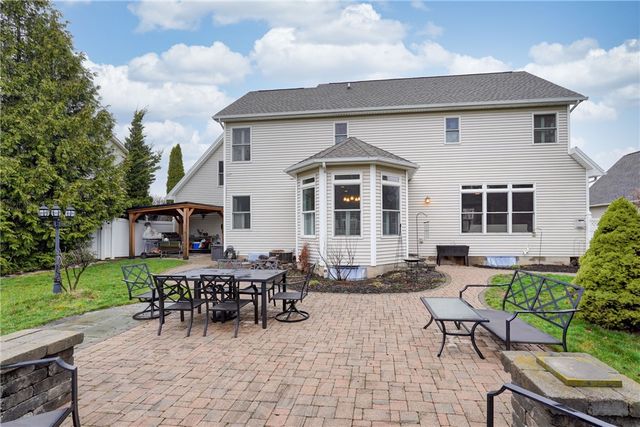 109 Whistlers Cove Lane, Greece, NY 14612