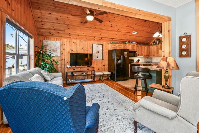 814 Peace In Valley Road, Blue Eye, MO 65611