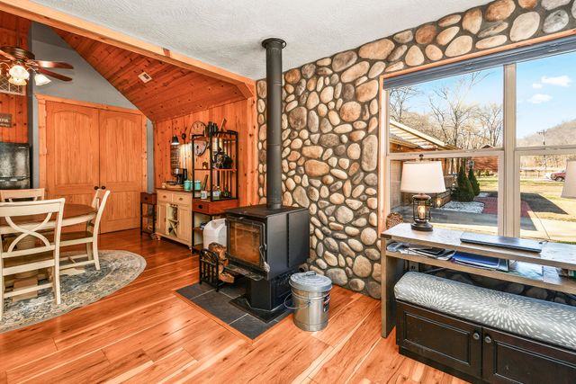 814 Peace In Valley Road, Blue Eye, MO 65611