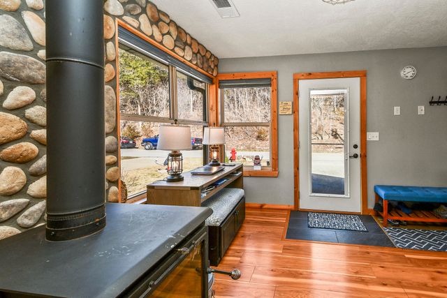 814 Peace In Valley Road, Blue Eye, MO 65611