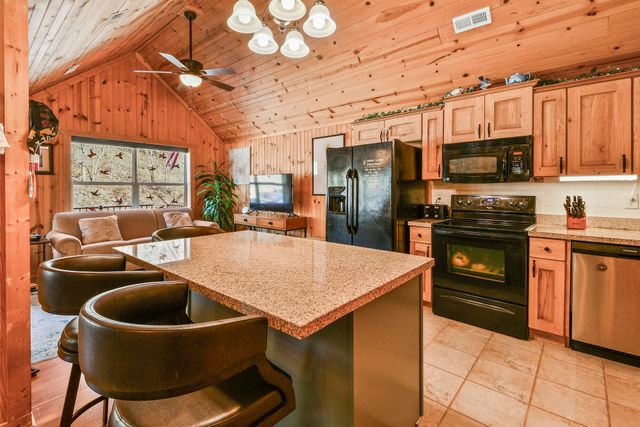 814 Peace In Valley Road, Blue Eye, MO 65611