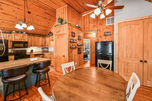 814 Peace In Valley Road, Blue Eye, MO 65611