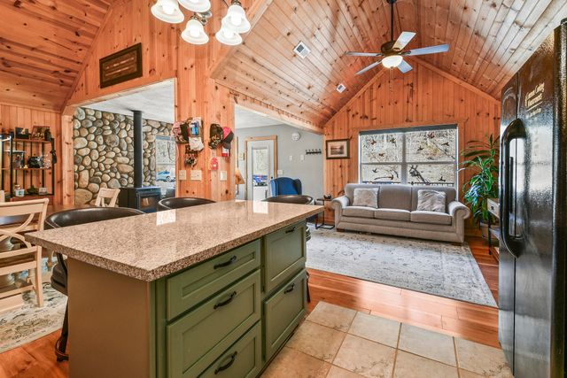 814 Peace In Valley Road, Blue Eye, MO 65611