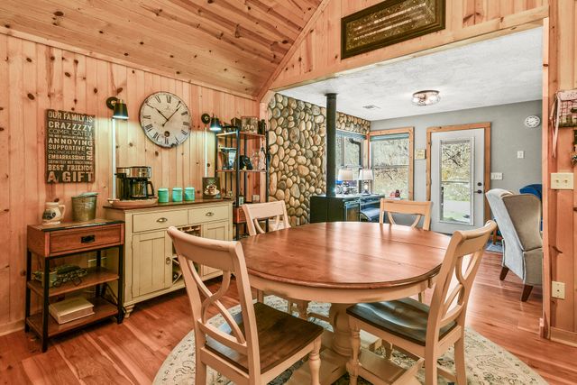 814 Peace In Valley Road, Blue Eye, MO 65611