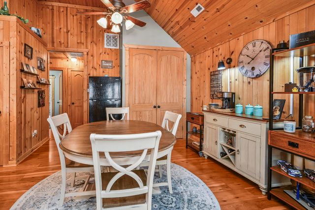 814 Peace In Valley Road, Blue Eye, MO 65611