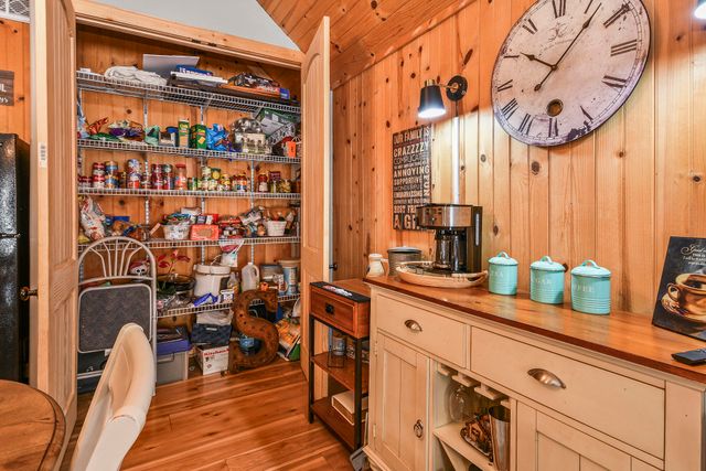 814 Peace In Valley Road, Blue Eye, MO 65611