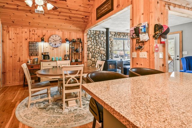 814 Peace In Valley Road, Blue Eye, MO 65611