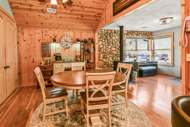 814 Peace In Valley Road, Blue Eye, MO 65611