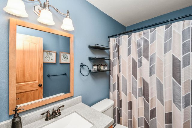 814 Peace In Valley Road, Blue Eye, MO 65611