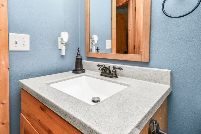 814 Peace In Valley Road, Blue Eye, MO 65611