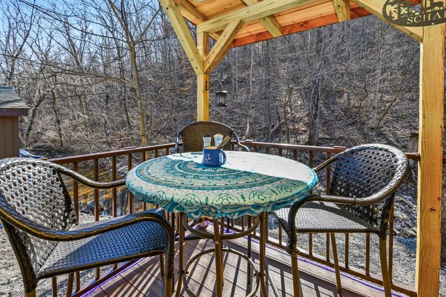 814 Peace In Valley Road, Blue Eye, MO 65611