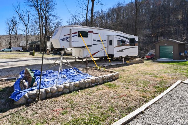 814 Peace In Valley Road, Blue Eye, MO 65611