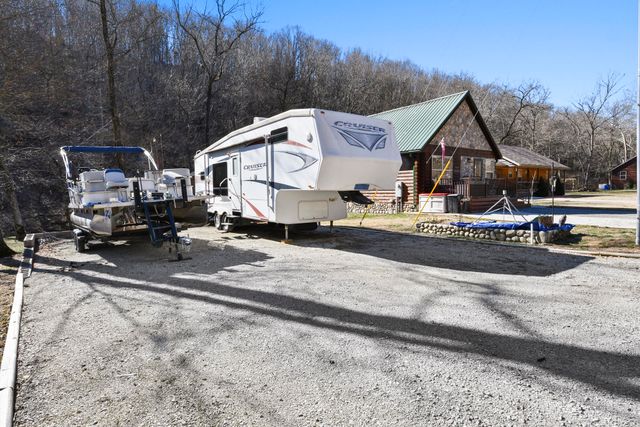 814 Peace In Valley Road, Blue Eye, MO 65611