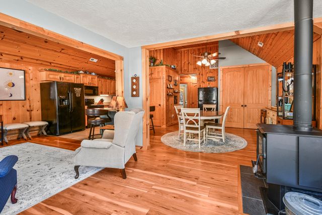 814 Peace In Valley Road, Blue Eye, MO 65611