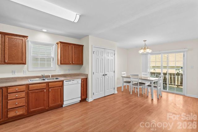 219 19th Avenue SE, Hickory, NC 28602