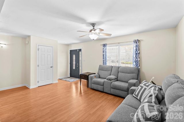 219 19th Avenue SE, Hickory, NC 28602