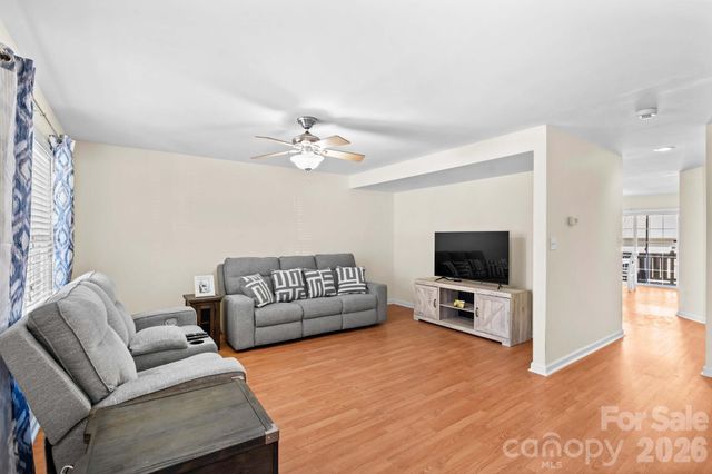 219 19th Avenue SE, Hickory, NC 28602