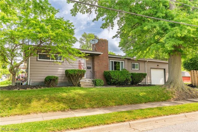 1925 Quayle Drive, Akron, OH 44312