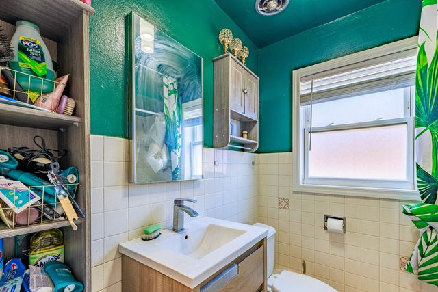 5940 N Milwaukee Avenue, Chicago, IL 60646