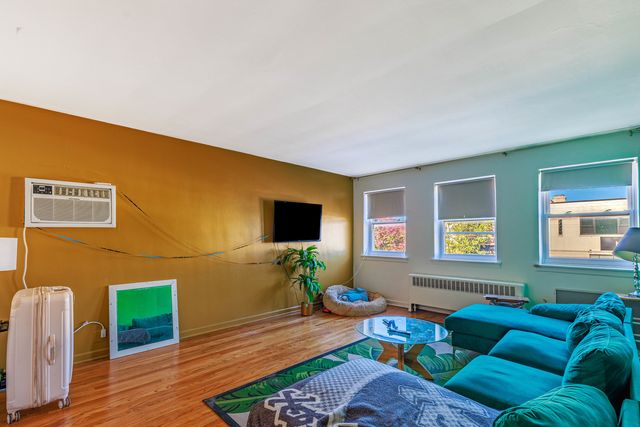 5940 N Milwaukee Avenue, Chicago, IL 60646