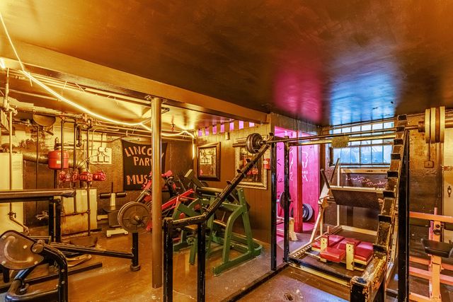 5940 N Milwaukee Avenue, Chicago, IL 60646