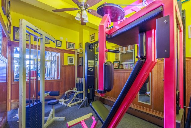 5940 N Milwaukee Avenue, Chicago, IL 60646