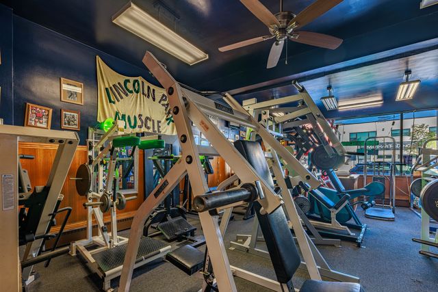 5940 N Milwaukee Avenue, Chicago, IL 60646