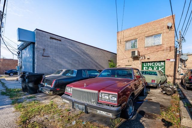 5940 N Milwaukee Avenue, Chicago, IL 60646