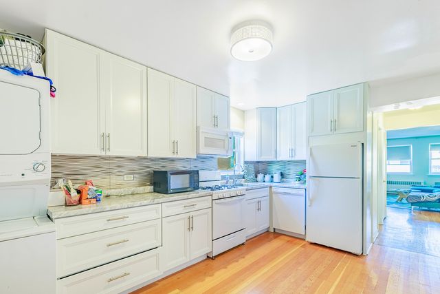 5940 N Milwaukee Avenue, Chicago, IL 60646