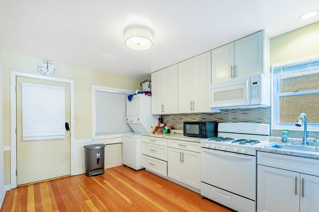 5940 N Milwaukee Avenue, Chicago, IL 60646