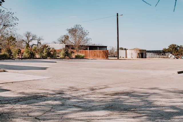 13893 US HIGHWAY 87 S, Adkins, TX 78101