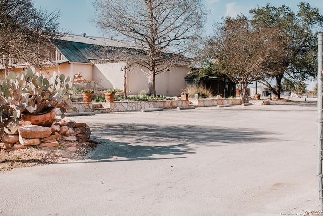 13893 US HIGHWAY 87 S, Adkins, TX 78101