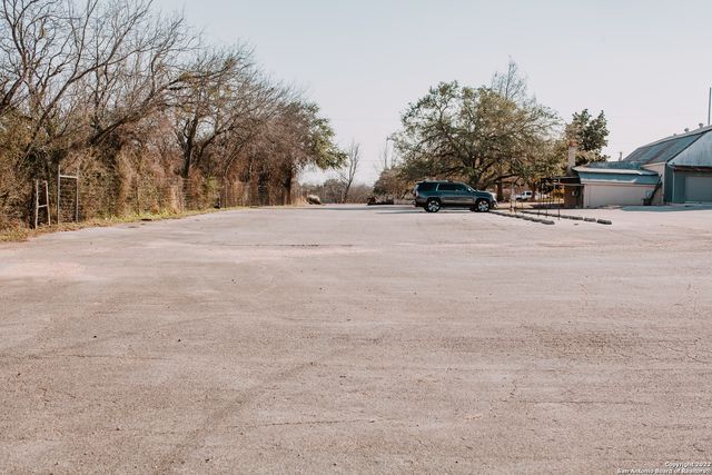 13893 US HIGHWAY 87 S, Adkins, TX 78101