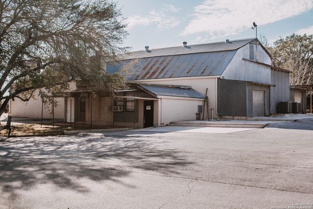 13893 US HIGHWAY 87 S, Adkins, TX 78101
