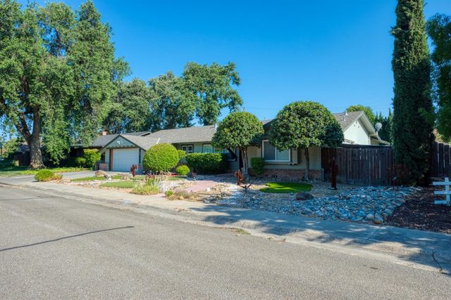 840 Madrone Ln, Patterson, CA 95363