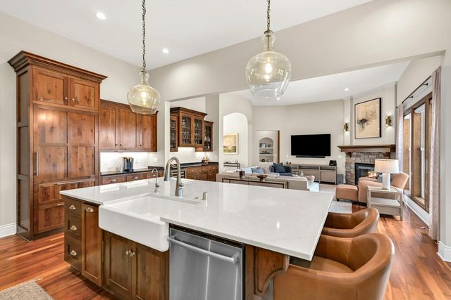 11511 N Oakview COURT, Mequon, WI 53092
