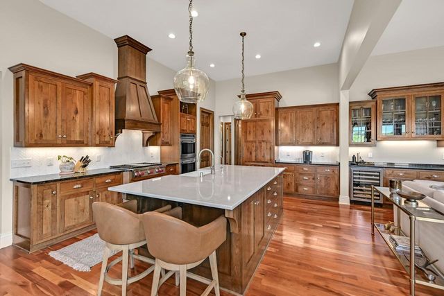 11511 N Oakview COURT, Mequon, WI 53092
