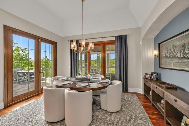 11511 N Oakview COURT, Mequon, WI 53092