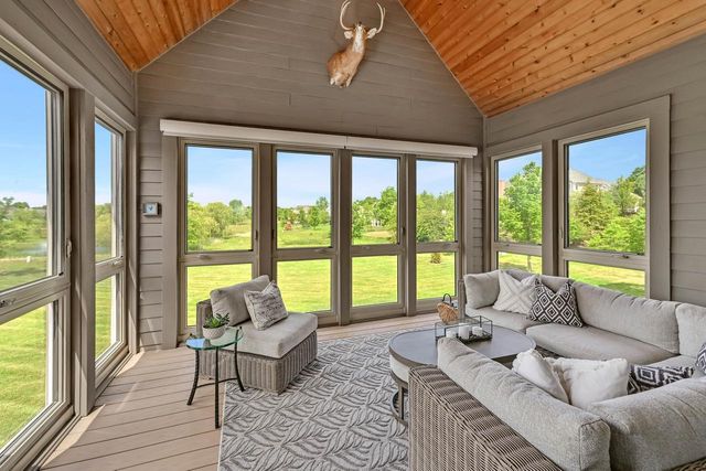 11511 N Oakview COURT, Mequon, WI 53092