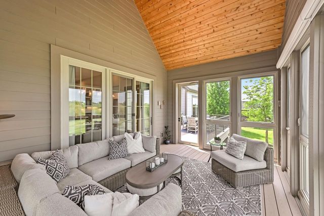 11511 N Oakview COURT, Mequon, WI 53092