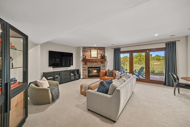 11511 N Oakview COURT, Mequon, WI 53092