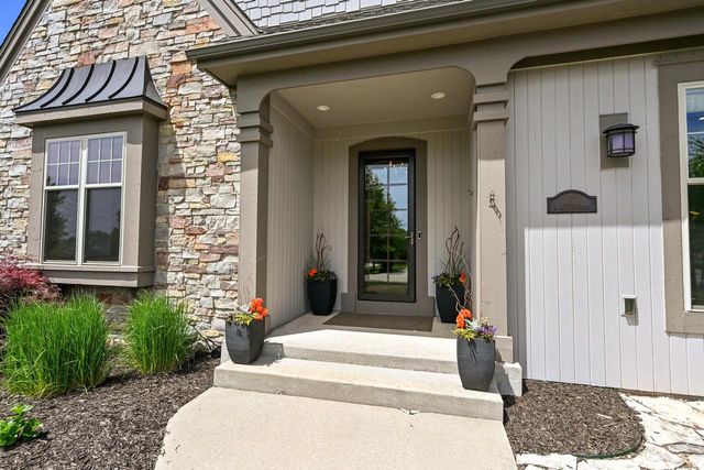11511 N Oakview COURT, Mequon, WI 53092