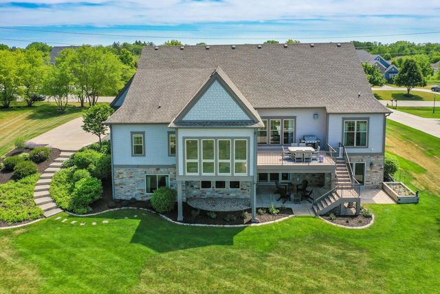 11511 N Oakview COURT, Mequon, WI 53092