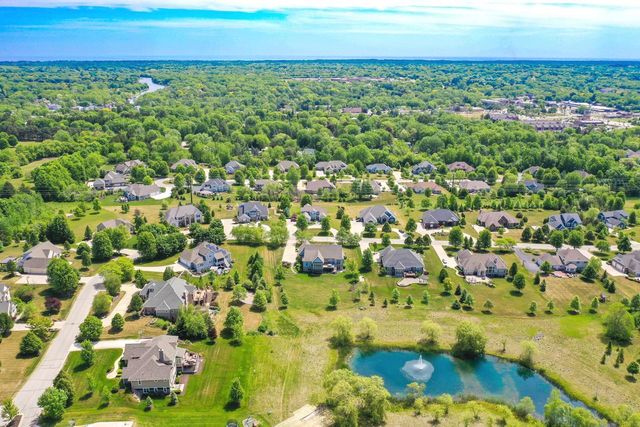 11511 N Oakview COURT, Mequon, WI 53092