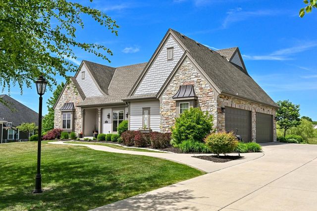11511 N Oakview COURT, Mequon, WI 53092